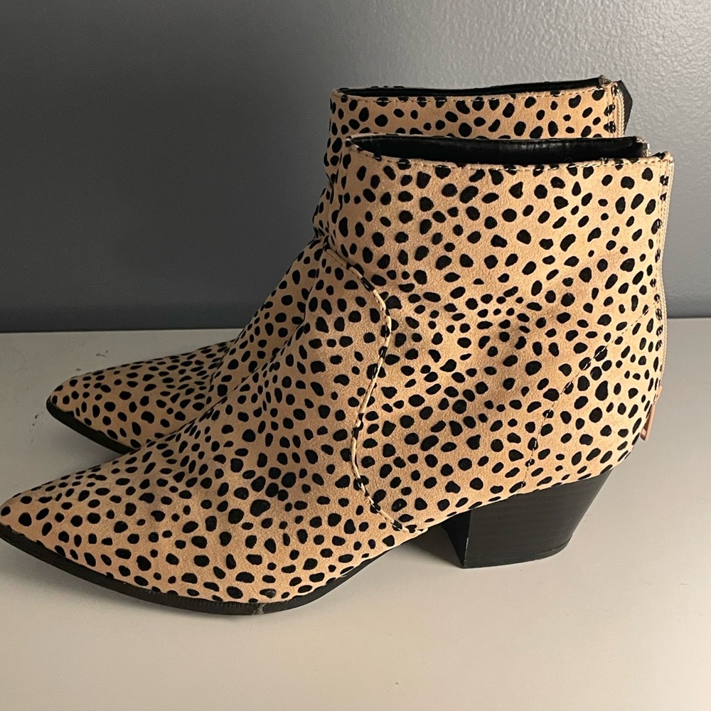 Cute spotted boots!